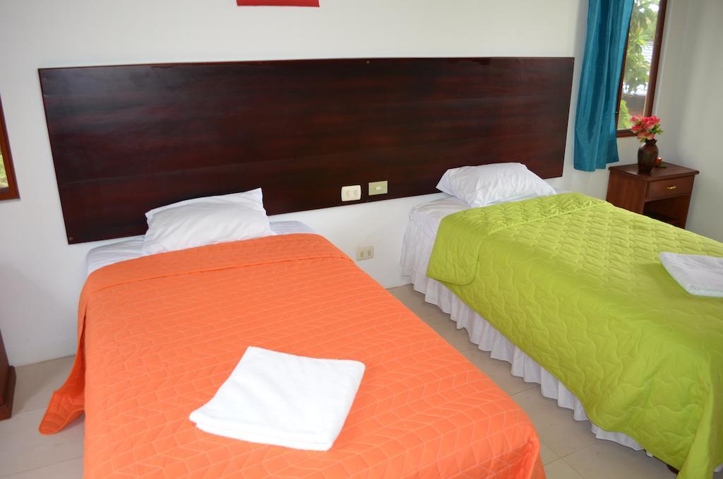 Piedras Blancas Lodge Puerto Ayora  Room photo