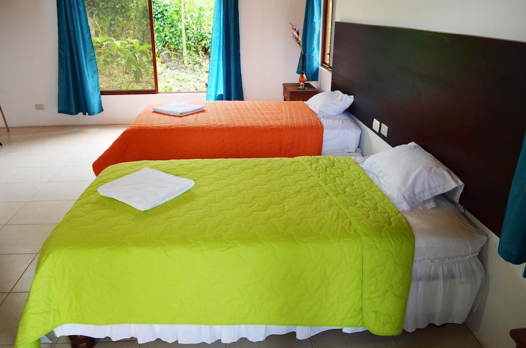 Piedras Blancas Lodge Puerto Ayora  Room photo