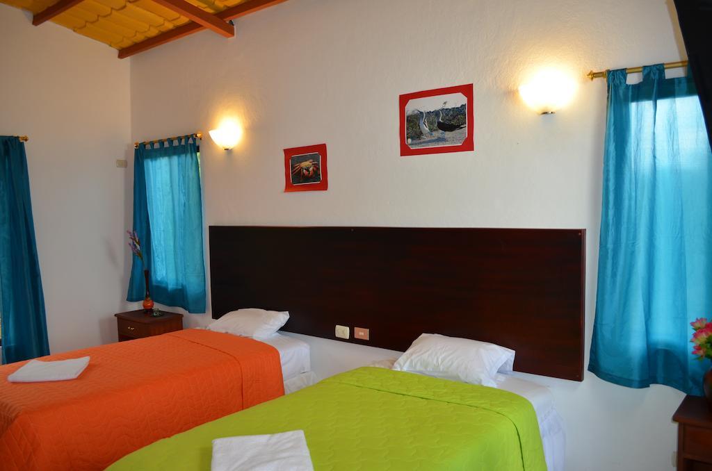 Piedras Blancas Lodge Puerto Ayora  Room photo