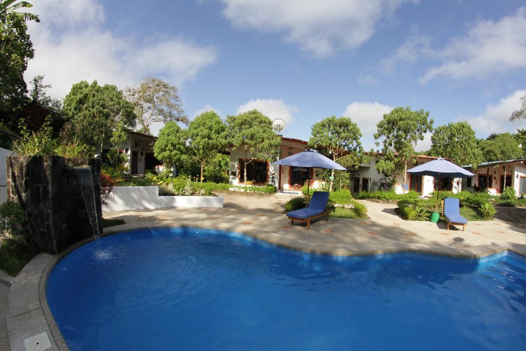 Piedras Blancas Lodge Puerto Ayora  Exterior photo